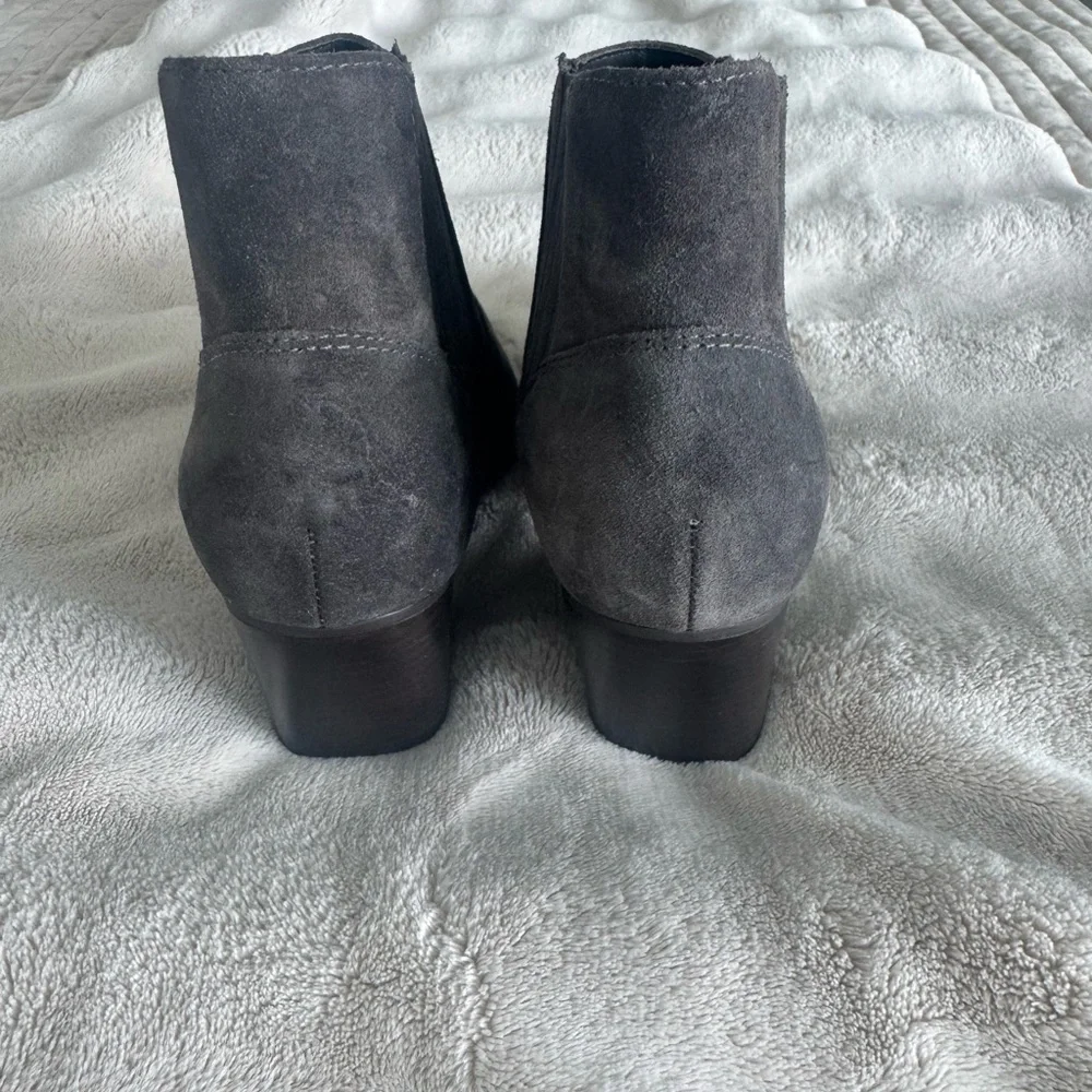NEW - never worn - Johnston & Murphy Charcoal Heeled Boots - Picture 7 of 8